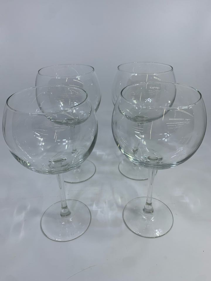 4 CLEAR GLASS GOBLET STYLE WINE GLASSES.