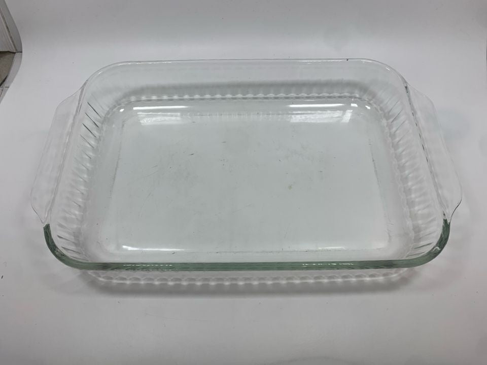 CLEAR PYREX CASSEROLE DISH.