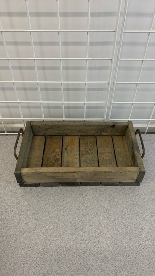 DISTRESSED WOODEN TRAY W/METAL HANDLES.