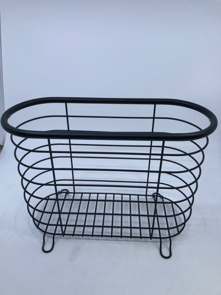 BLACK OVAL METAL WIRE BASKET.
