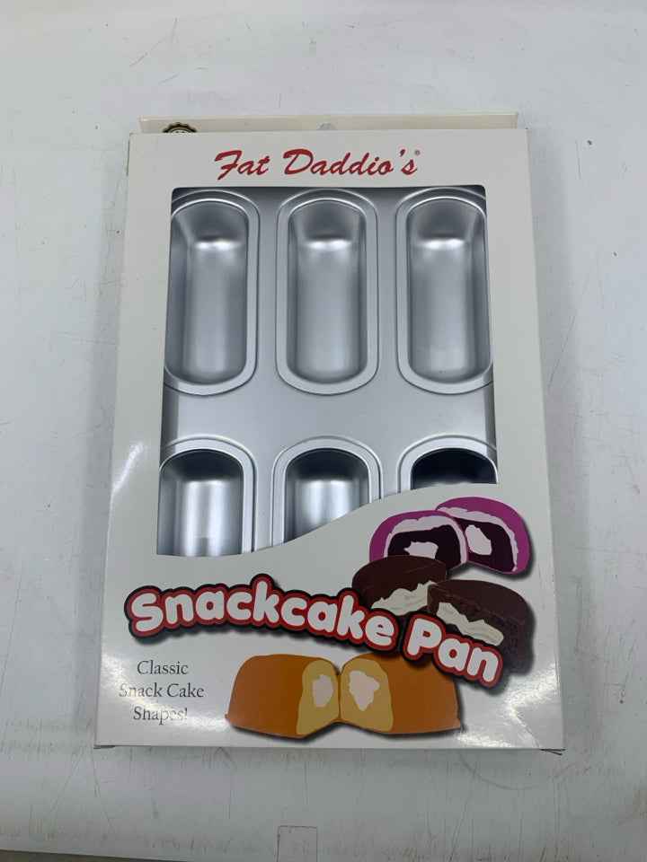 NIP SNACK CAKE PAN.