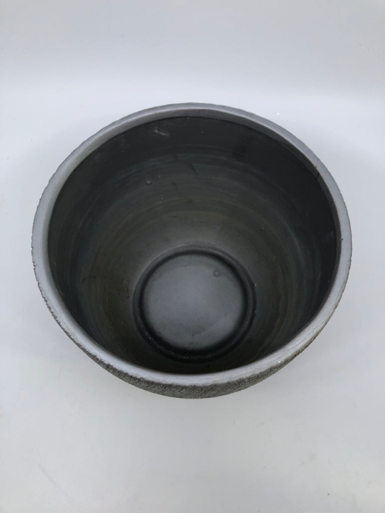 GREY SPARKLE CERAMIC PLANTER.