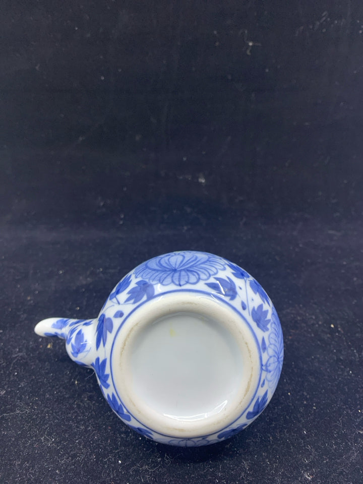 MINI ASIAN STYLE BLUE/WHITE TEA POT.