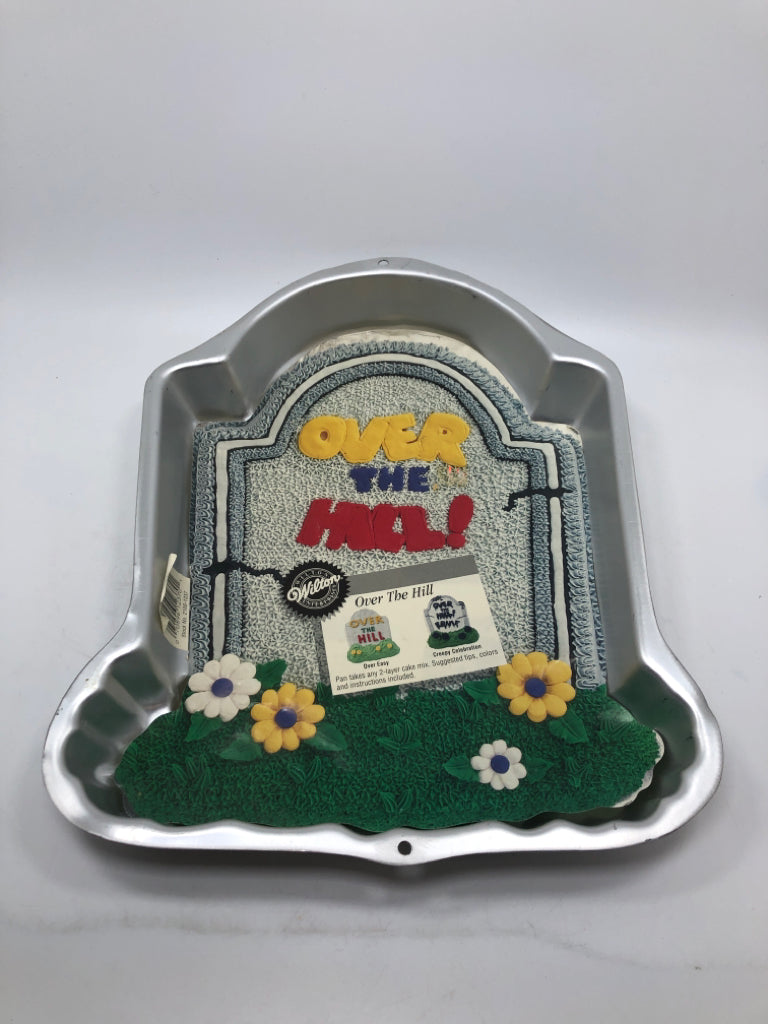 NWT WILTON OVER THE HILL CAKE PAN.