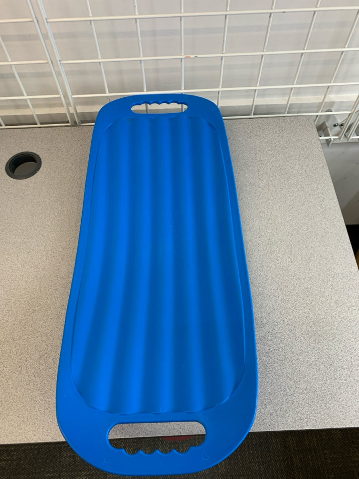 BLUE TWIST & SHAPE BOARD.