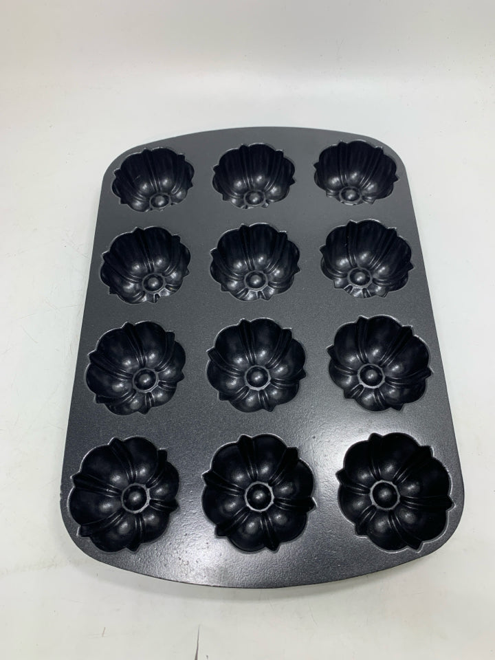 MINI BUNDT CUPCAKE BAKING PAN NON STICK.