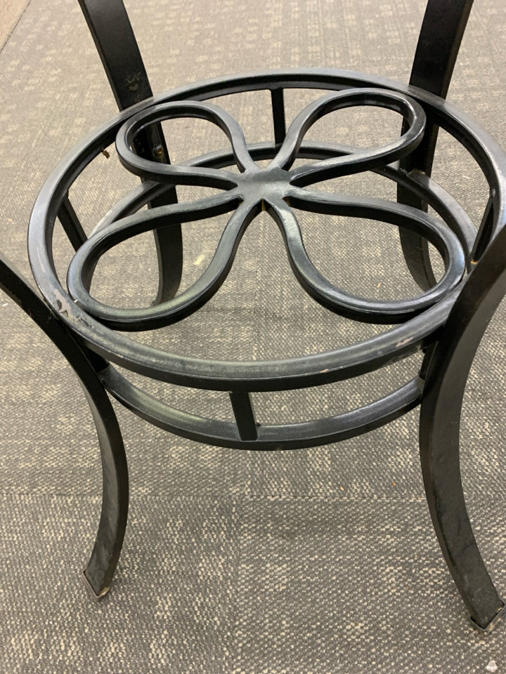 METAL FLOWER TABLE W/GLASS CIRCLE TOP.