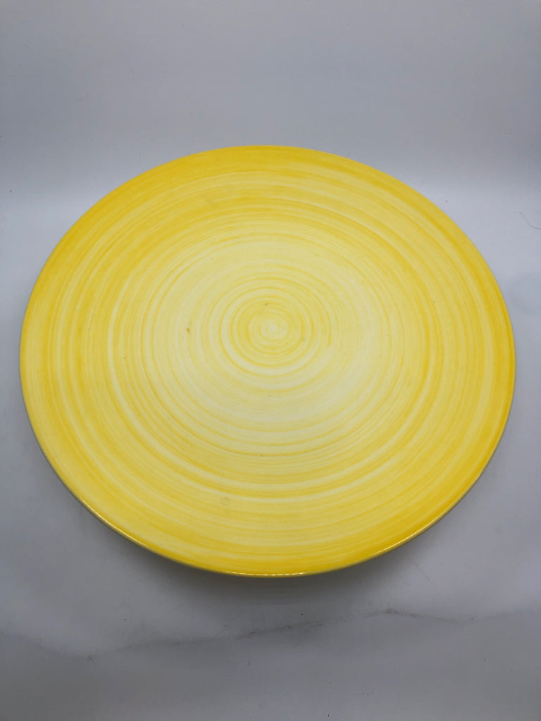 RAISED YELLOW CAKE STAND.