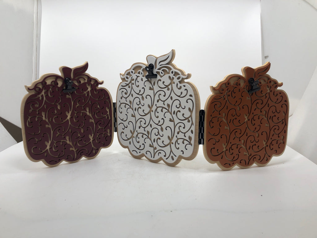 FOLDING PUMPKIN PHOTO-HOLDERS.