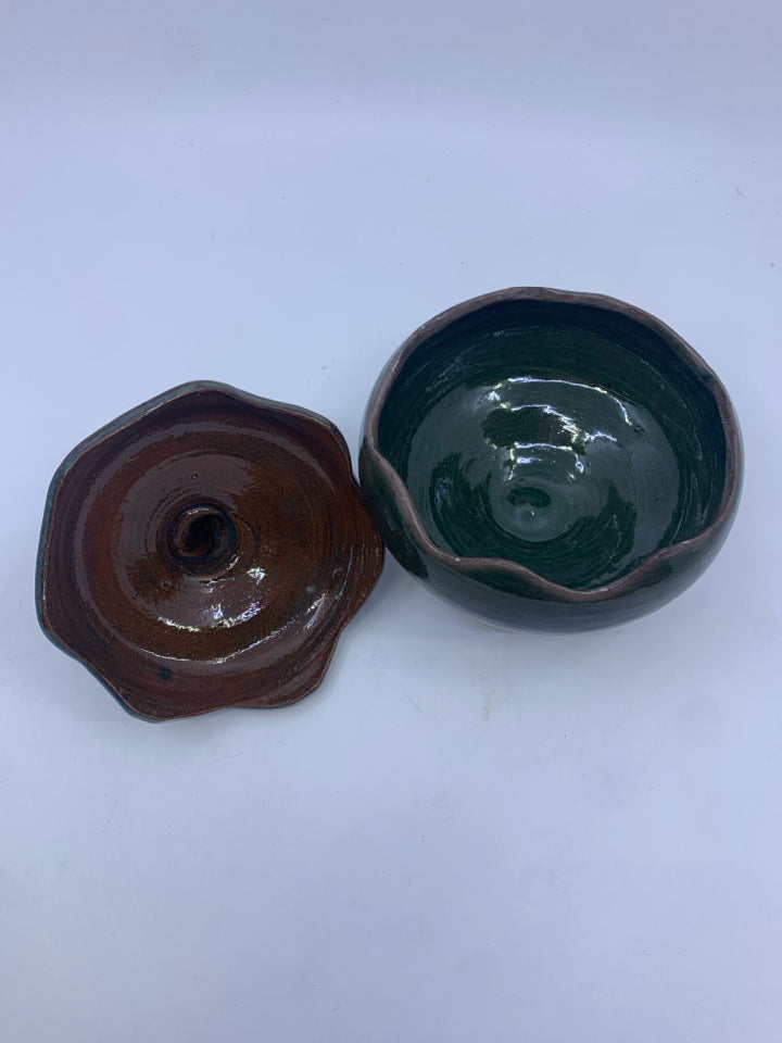 GREEN TEXTURED POTTERY CANDY DISH BOWL.