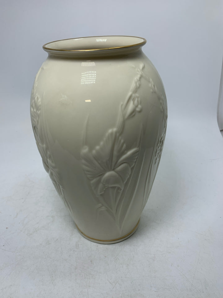 LARGE MASTERPIECE COLLECTION IRIS VASE W/ GOLD EDGE.