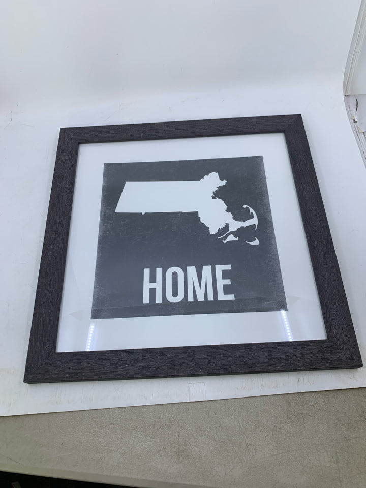 MASS OUTLINE "HOME" BLACK WHITE.