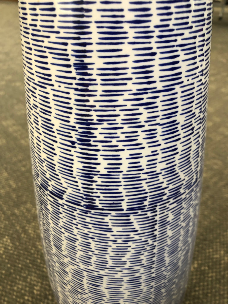 BLUE DASHED VASE.