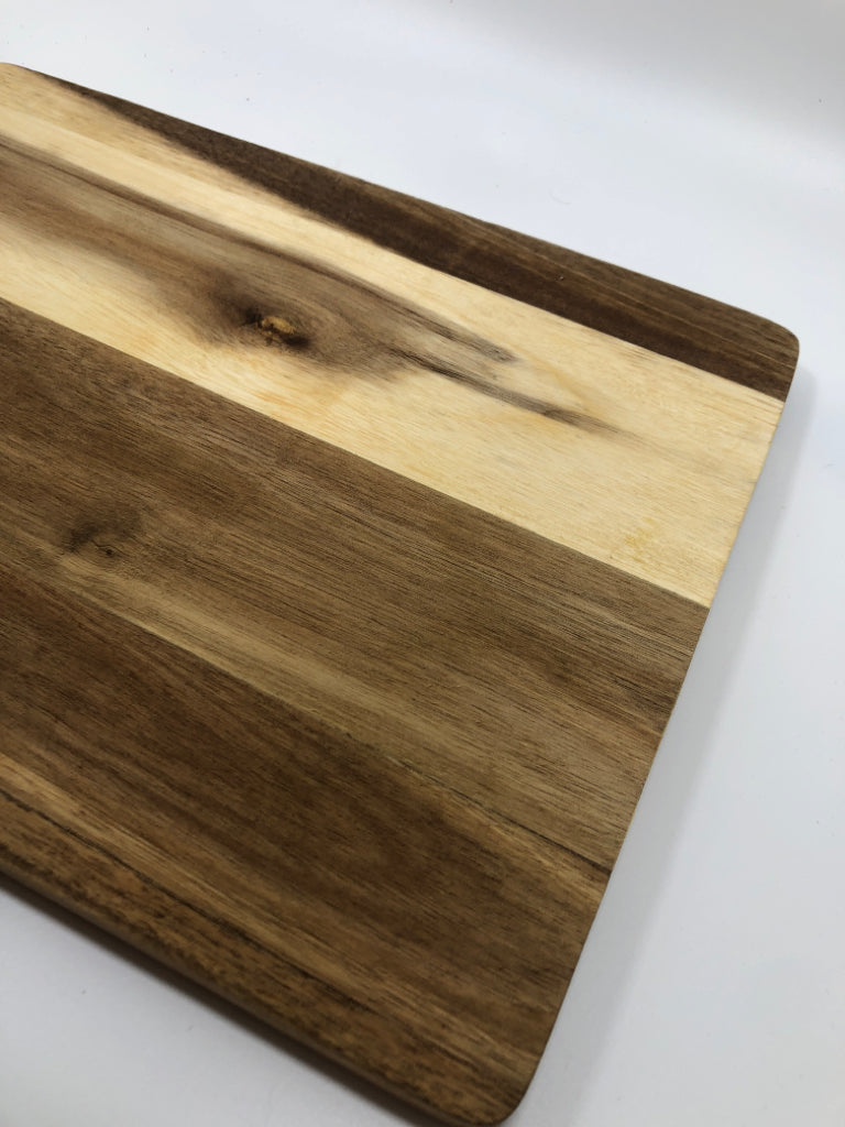 WOODEN CUTTING BOARD.