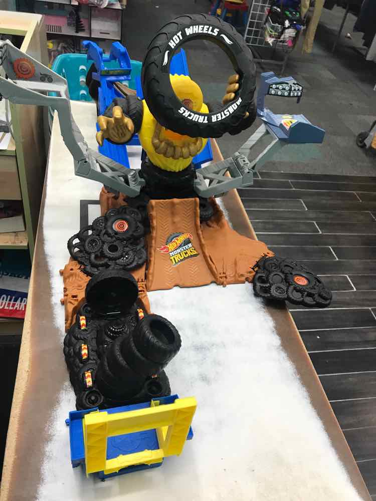 Hot Wheels Monster Trucks Arena Smashers Mega-Wrex Vs.