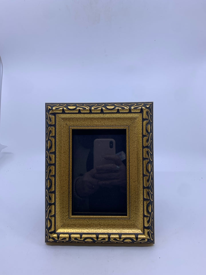 GOLD PHOTO FRAME W/ BLACK DESIGNS.