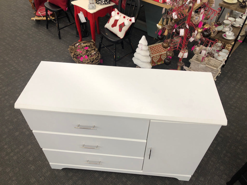 WHITE 3 DRAWER DRESSER W CABINET.