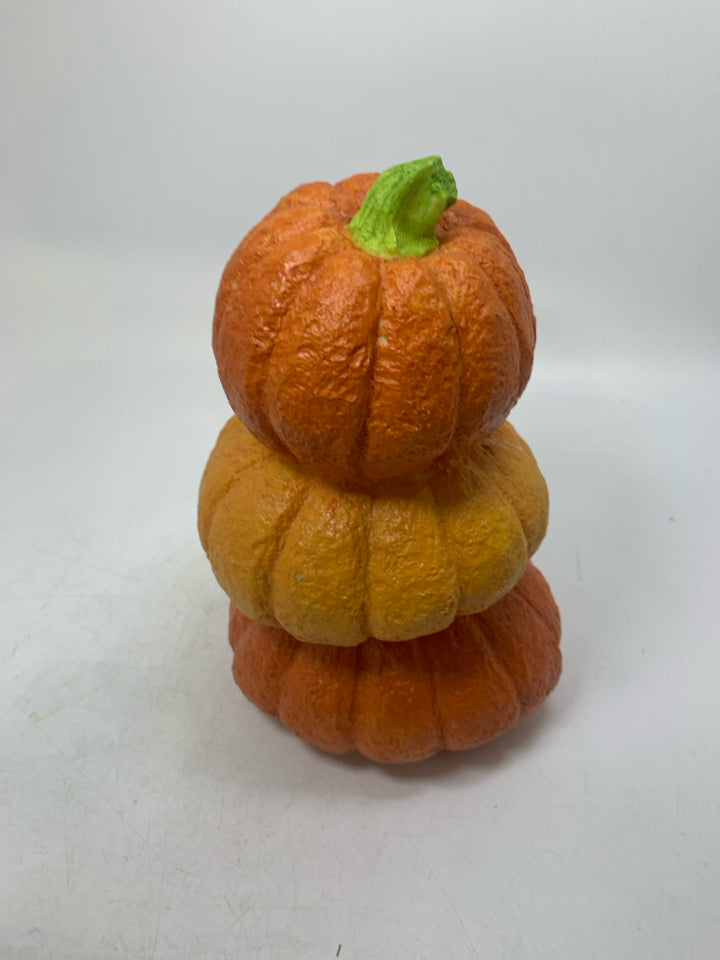 3 STACKING RESIN JACKO LANTERNS.