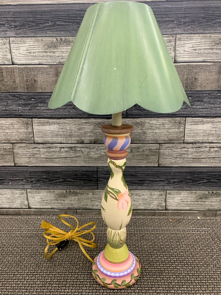FLOWER PAINTED WOOD BASE LAMP W/GREEN TIN SHADE.