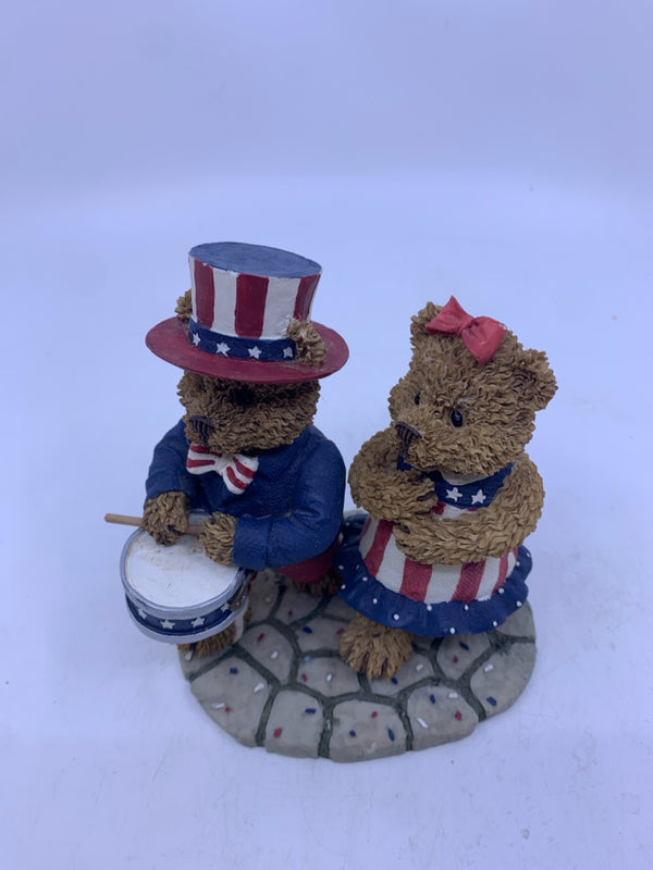 "AMERICA ON A PARADE" BOY AND GIRL TEDDY BEAR.