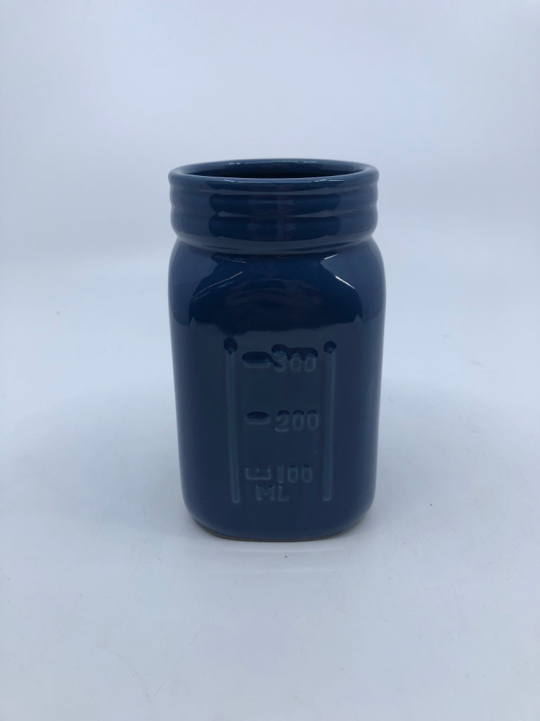 ASHLAND BLUE CERAMIC JAR W/ MEASURE.