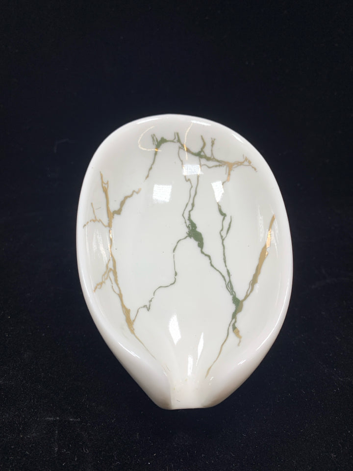 WHITE W/GOLD MARBLE SELF DRAINING SOAP DISH.