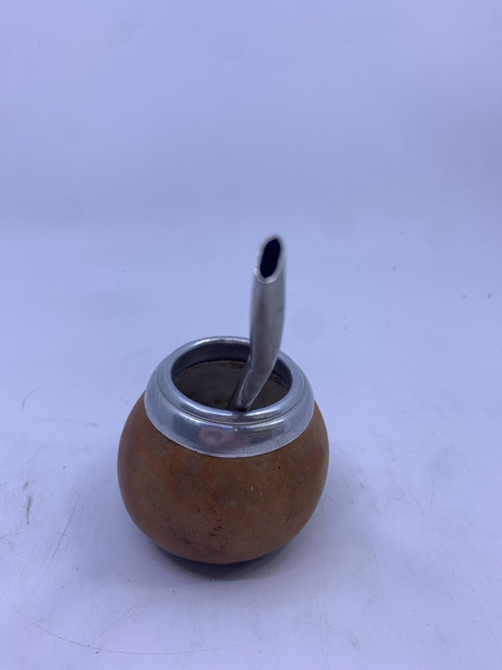 YERBA MATE GOURD W TEA HOLDER.
