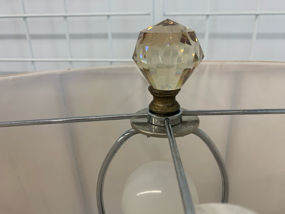 GOLD BASE LAMP W/CRYSTAL LEAVES AND CREAM SHADE.