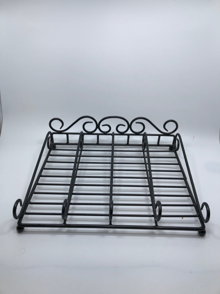 METAL SCROLL UTENSIL ORGANIZER.