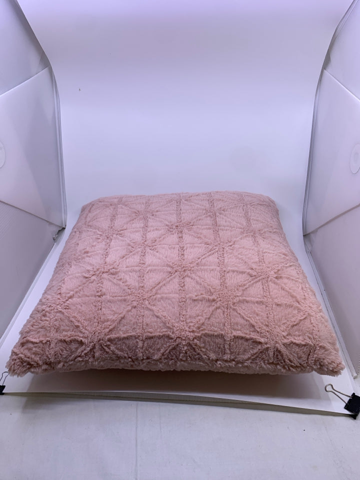 PINK FUZZY PILLOW W/ TRIANGLE DESIGN.