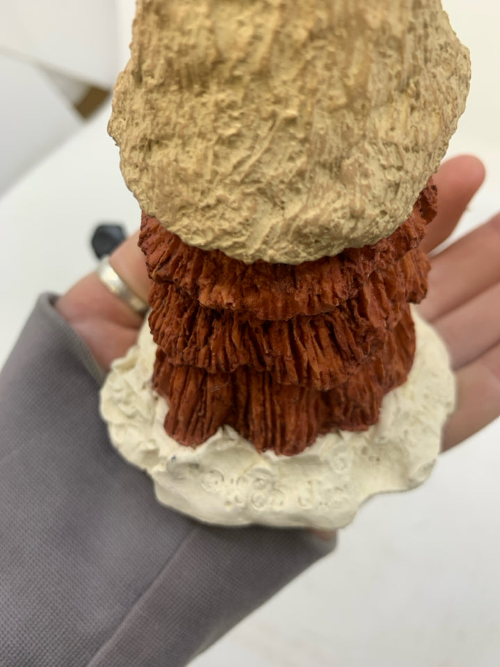 4 VTG RESIN JUNE MCKENNA CAROLER FAMILY.