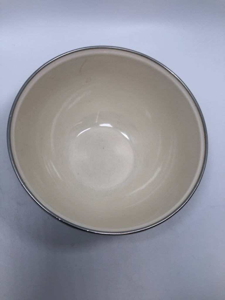 RED/BLACK SPECKLED METAL MIXING BOWL.