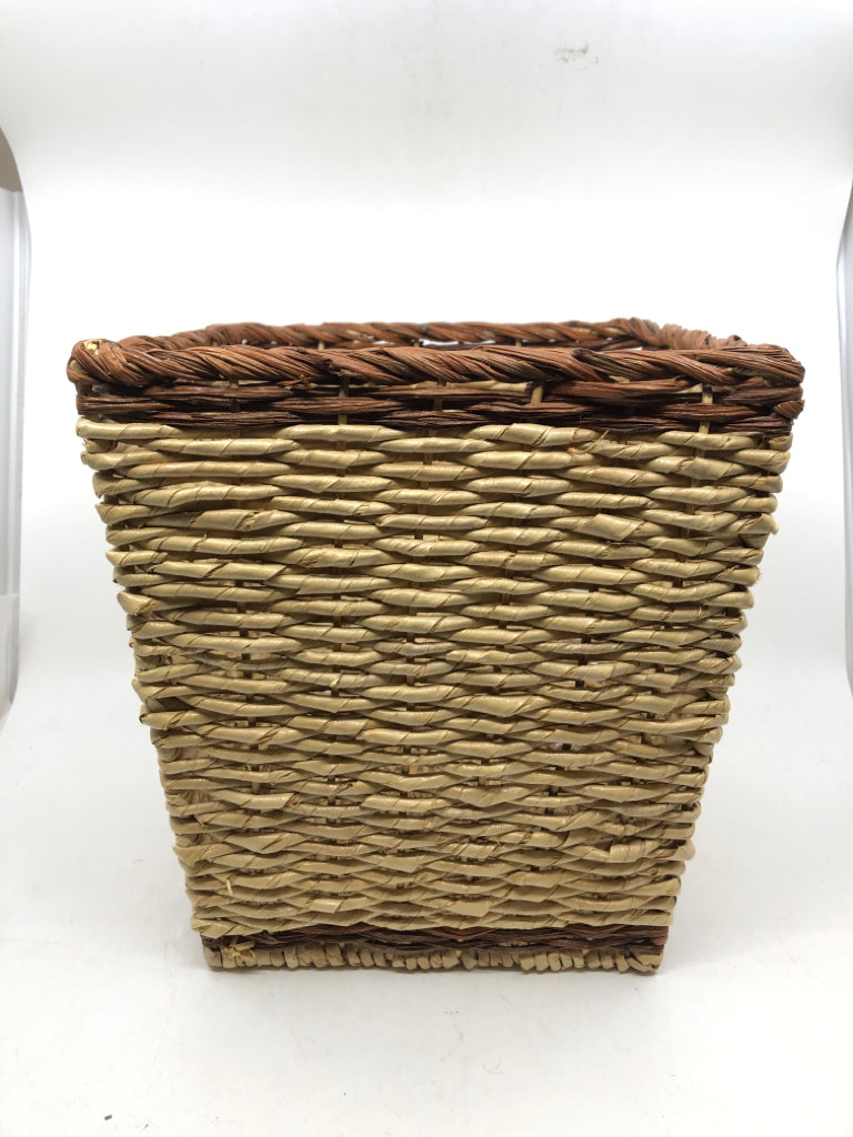 2 TONE WOVEN SQUARE TRASH BIN.