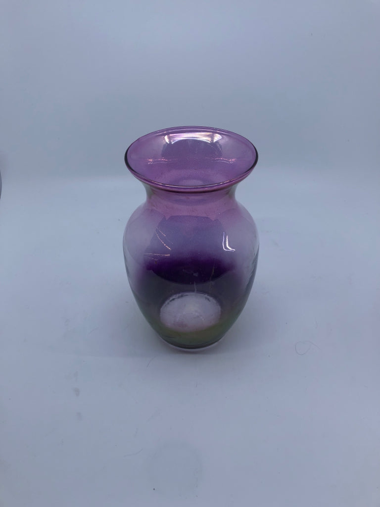 PURPLE IRIDESCENT VASE.