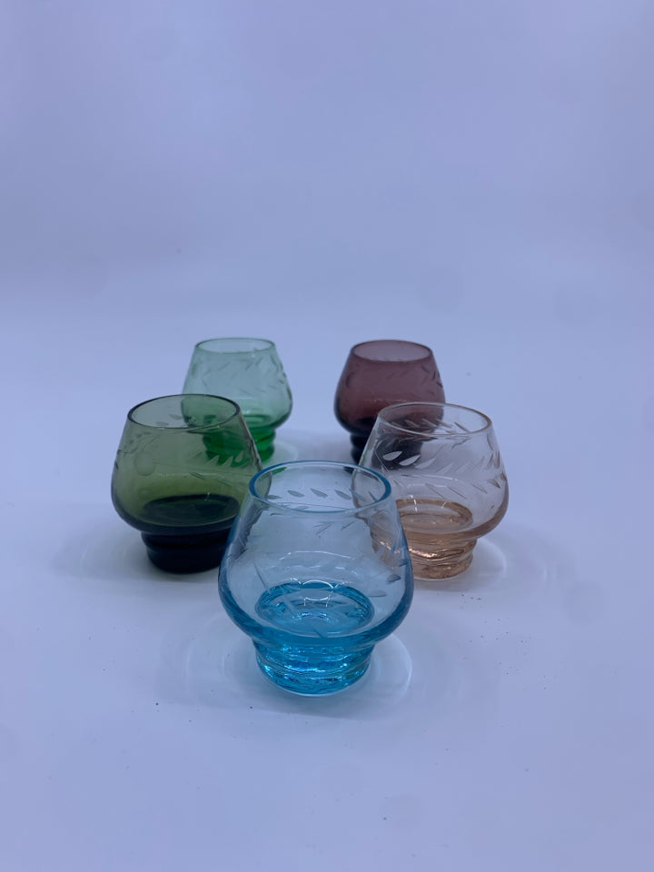 5 ASSORTED ETCHED GLASS SAKE/ CORDIAL CUPS.