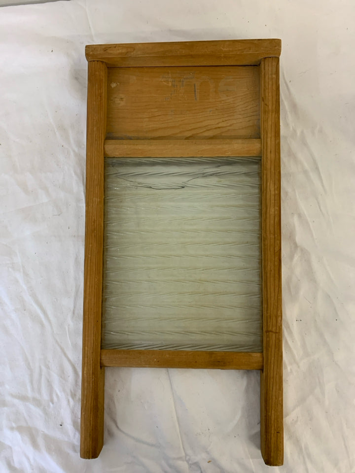 VTG COLUMBUS WASHBOARD GLASS WALL HANGING.