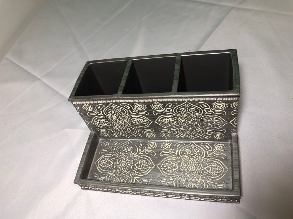 GREY RESIN WHITE DESIGNS 3 SLOT BATHROOM ORGANIZER W/ TRAY.