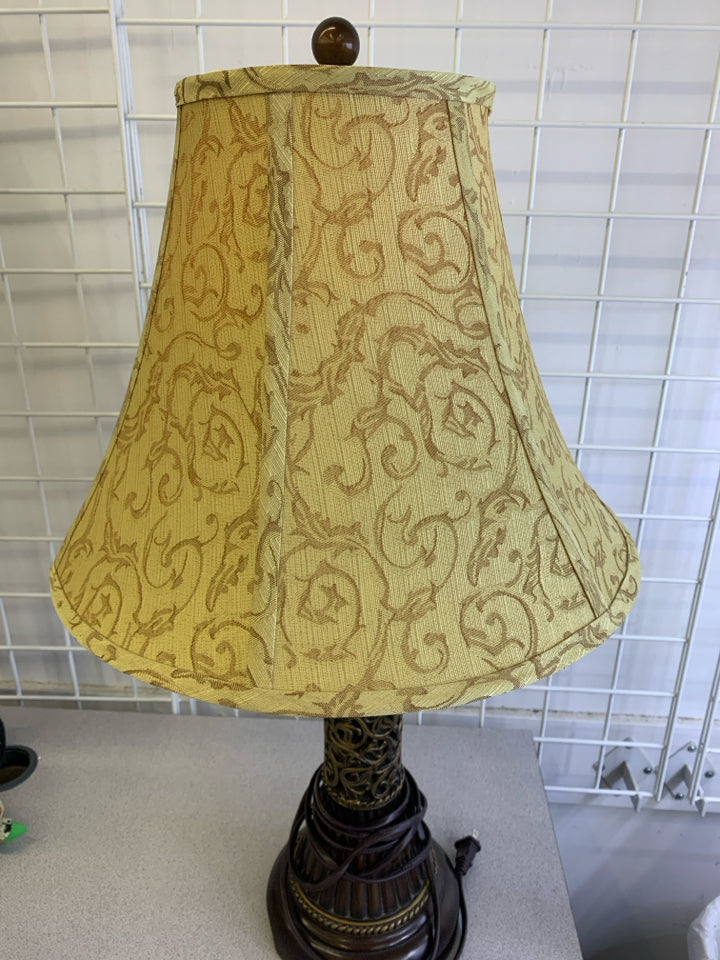 BROWN WOOD GOLD SWIRL TABLE LAMP WITH GOLD SWIRL SHADE.