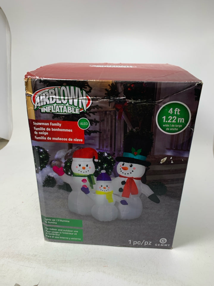 NIB SNOWMAN FAMILY INFLATABLE.