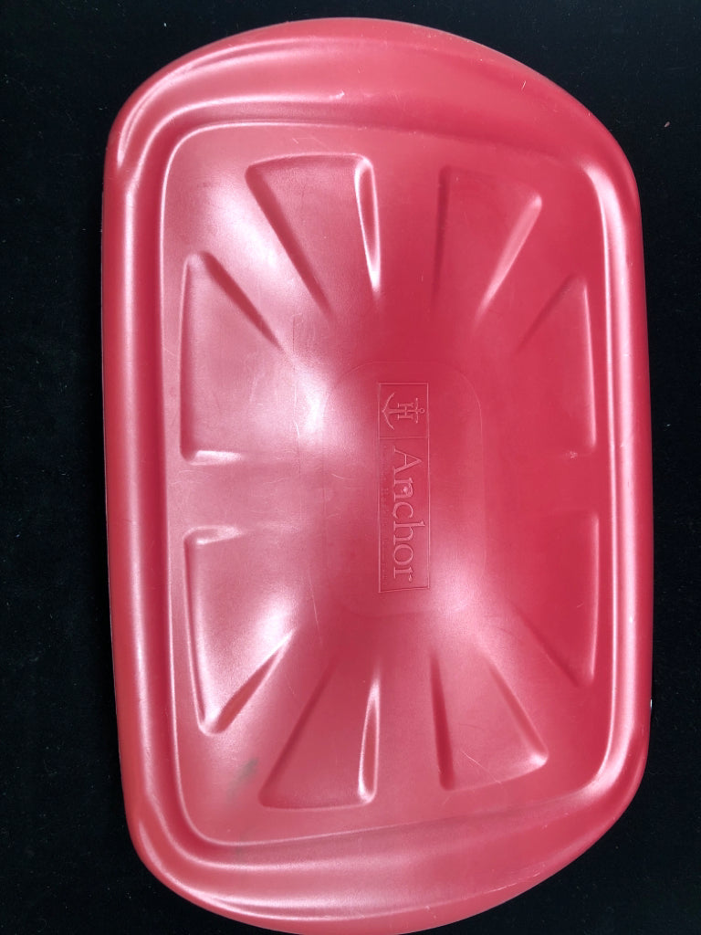GLASS BAKING DISH W/SILICONE LID.