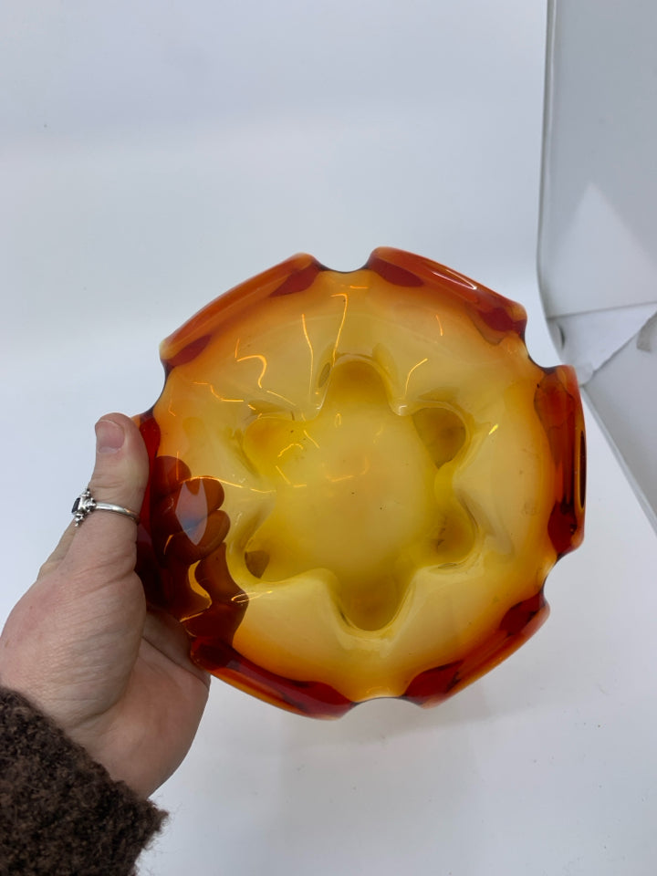 ORANGE/RED BLOWN GLASS ASHTRAY.