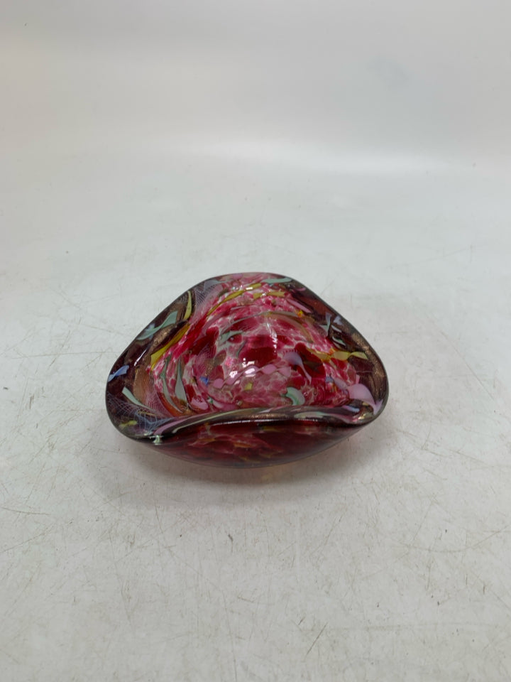 BLOWN GLASS COLORFUL TRIANGLE BOWL.