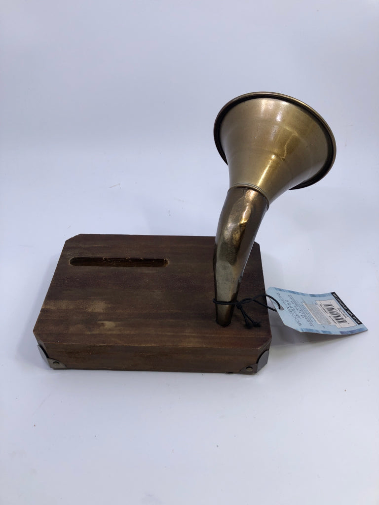 WOODEN PHONE AMPLIFIER.
