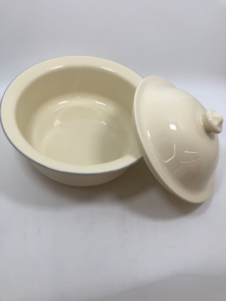 PFALTZGRAFF TROUSSEAU PATTERN COVERED CASSEROLE DISH.