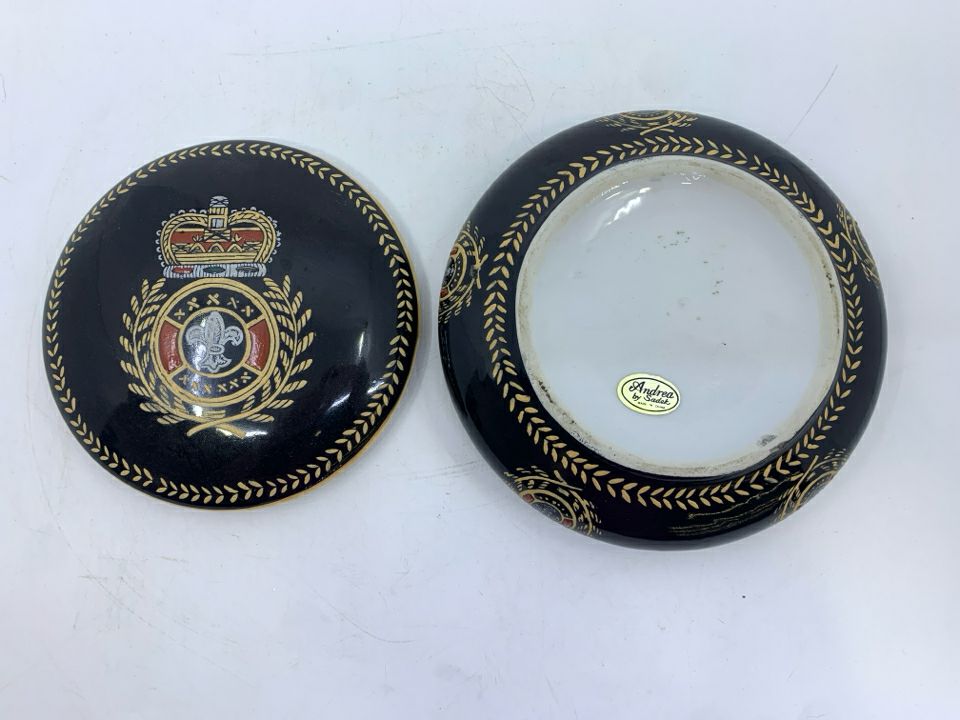 VTG BLACK DISH W GOLD ACCENTS AND CROWN W LID.