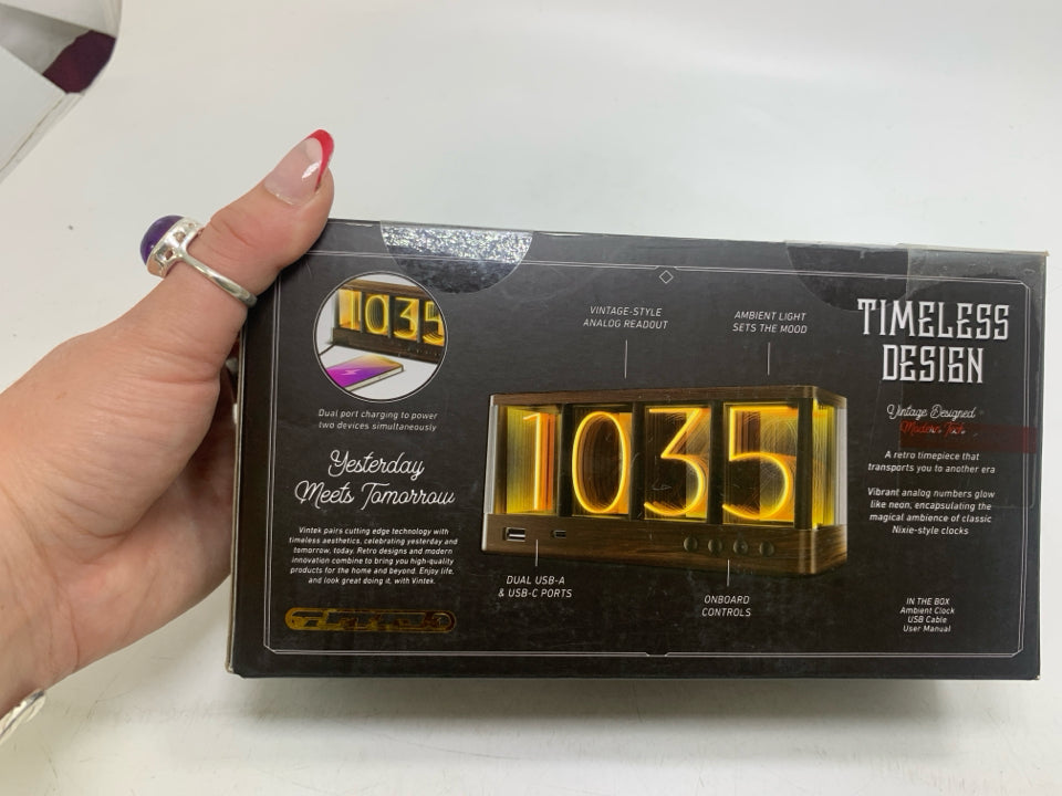 VINTEK IN BOX VINTAGE AMBIENT CLOCK.