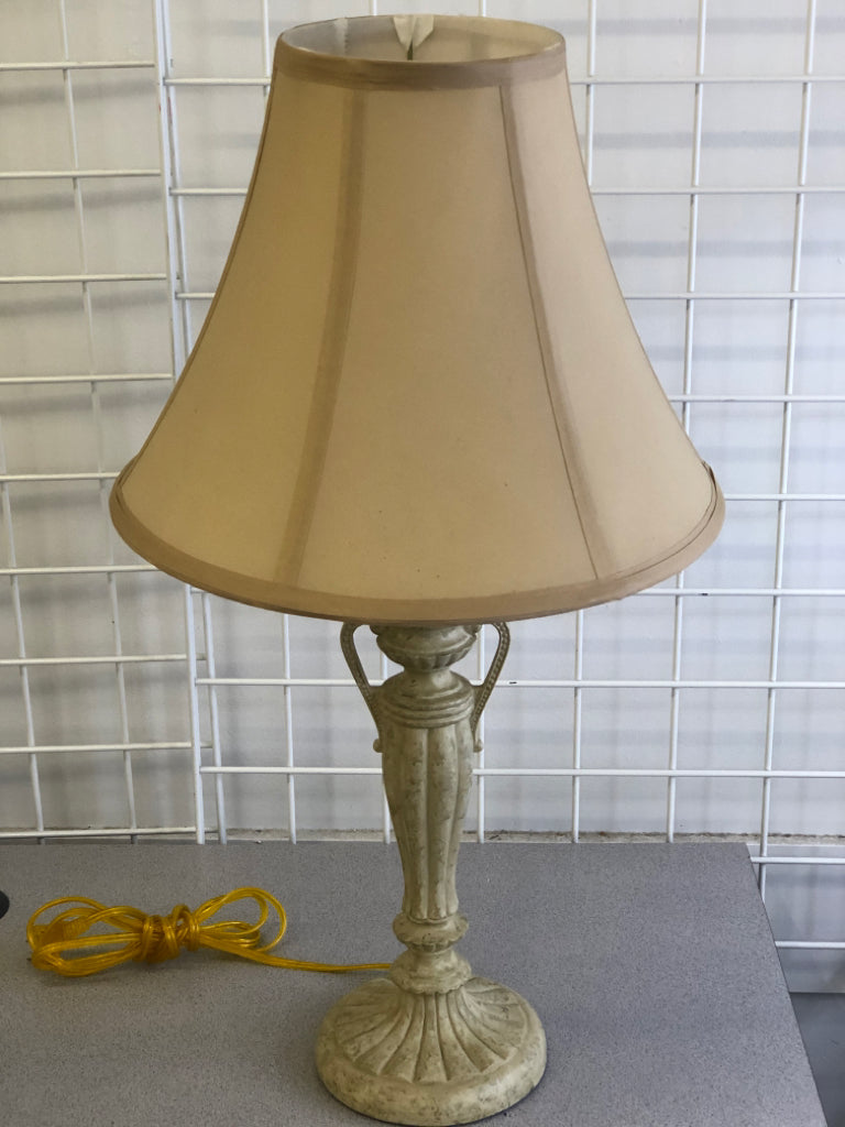 CREAM PILLAR BASE TABLE LAMP W/CREAM SHADE.