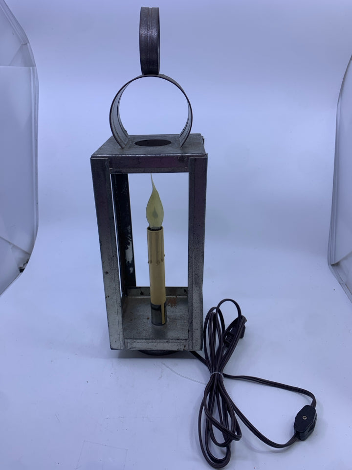 METAL LIGHT UP LANTERN.
