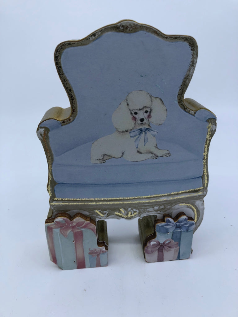 POODLE ON CHAIR BLOCK DECOR.