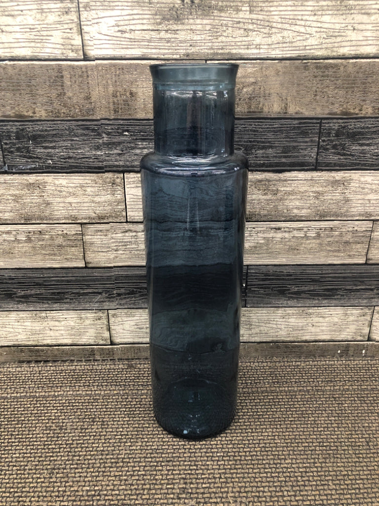 TALL BLUE GLASS FLOOR VASE.